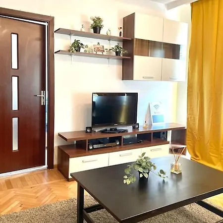 Апартаменты Ultra-central View 1 Bedroom With Balcony & Free Wifi Бухарест