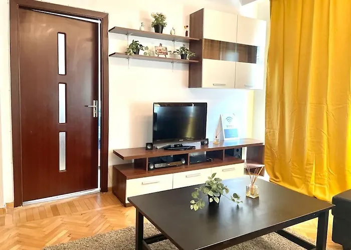 Апартаменти Cozy 1 Bedroom Flat, Ultracentral, Free Wifi Бухарест